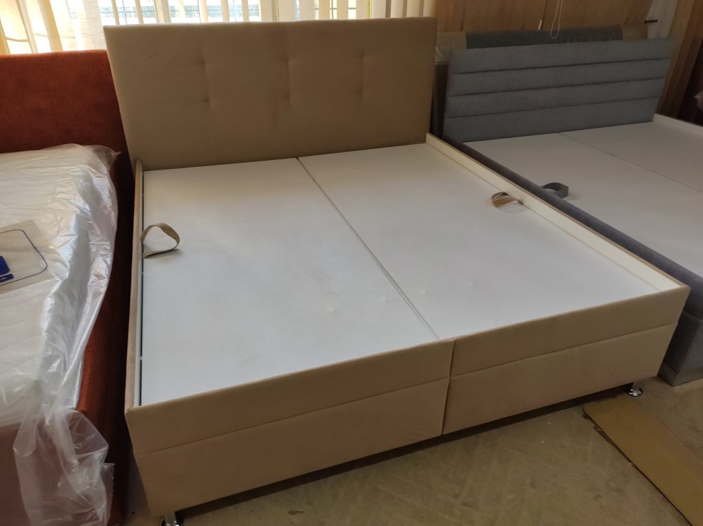 Manželská posteľ 160cm s úložným priestorom